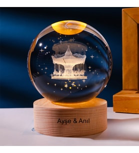 Kişiye Özel Işıklı Ahşap Kaideli Atlı Karınca Temalı Cam Küre 8cm*6cm