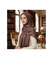Jakarlı Çiçek Desenli Eşarp – Hafif, Kaymaz, Modern Tesettür Eşarp 100 x 100 cm
