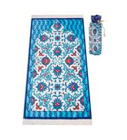 Kadife İpek Dokulu Keseli Mavi Çiçek Desenli Seccade - 62x110 cm, Pratik ve Taşınabilir - IPK01 (Çok Renkli)