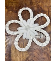 21X21 CM BEYAZ PULLLU ÇİÇEK BONCUK İŞLEME ÇİÇEK ARMA DİKİŞ APLİKE