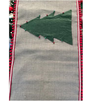 Noel Temalı Gri Keten Masa Örtüsü, Ekose Çam Ağacı Desenli, Ponponlu Kenar Süslemeli, Dekoratif Yemek Masası Örtüsü (yeşil, 150 cm)