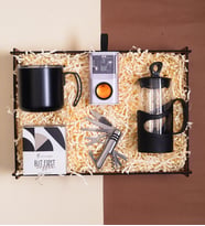 Ahşap Kutulu Premium Hediye Seti – Bluetooth Hoparlör, French Press, Çakı ve Kahve Keyfi
