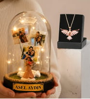 3 Fotoğraflı ve Yazılı LED Işıklı Şans Melekli Fanus & Zümrüdü Anka Kuşu Kolye Seti