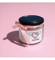 Hello Kitty Coquette Çilek Kokulu Dekoratif Kavanoz Mum (Şeker Pembesi)