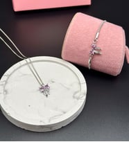 Gümüş Kaplama Kalp İşlemeli Fiyonk Kolye ve Bileklik Seti , Pembe Kurdele Kolye Bileklik Seti
