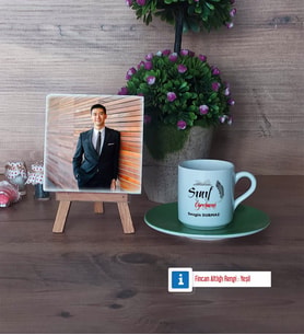 Sınıf Öğretmeni Fotoğraflı Dekoratif Taş, Ahşap Altlıklı Türk Kahvesi Fincanı Hediye (Model 9)