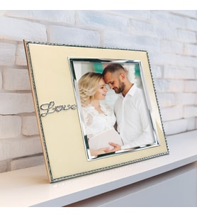 BK Gift Love Desenli Fotoğraf Çerçevesi 20x25cm – Masaüstü Dekoratif Plastik Çerçeve