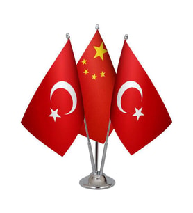 Masa Üstü Çin Bayrağı Türk Bayrağı Üçlü Krom Direk Masa Bayrak Seti