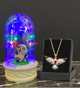 Renkli Led Işıklı Biblolu Fanus ve Renkli Zümrüdü Anka Kuşu Kolye Premium Hediye Seti (Model 6)