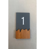 Wooden Serisi Dikey Kapı Numarası