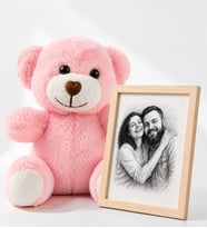 Pembe Peluş Ayıcık ve Kişiye Özel Karakalem Fotoğraflı Ahşap Çerçeve Hediye Seti