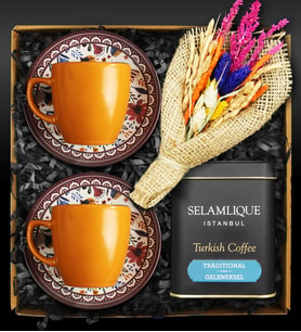 Desenli Turuncu İkili Türk Kahvesi Fincanı Seti & Bahar Coşkusu Çiçek & 125 Gram Selamlique Türk Kahvesi