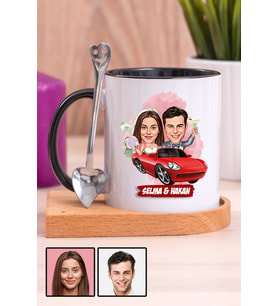 Sevgiliye Özel Hediye Biz Evleniyoruz Karikatürlü Ahşap Altlıklı Siyah Kupa Bardak