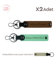 Dayıya Kalıcı Hatıra – İsim Soyisimli 2’li Hediyelik Anahtarlık, Açık Kahve-Yeşil-Sütlü Kahve