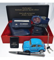 KİŞİYE ÖZEL ERKEK AKSESUAR HEDİYE SETİ (KEMER-SAAT-CÜZDAN-KARTLIK-TESBİH-ÇAKMAK-MODEL ARABA-KALEM)