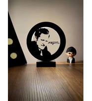 Nazım Hikmet Ran Silüeti ve İmzası Led Masa Lambası Ahşap