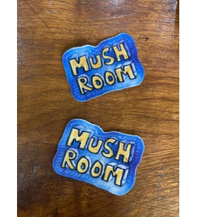 6X4 CM 2 ADET  ÜTÜ İLE YAPIŞAN İNCE KADİFE MUSH ROOM YAZILI APLİKE ARMA