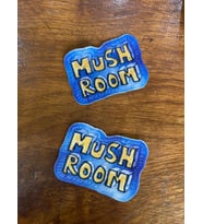 6X4 CM 2 ADET  ÜTÜ İLE YAPIŞAN İNCE KADİFE MUSH ROOM YAZILI APLİKE ARMA