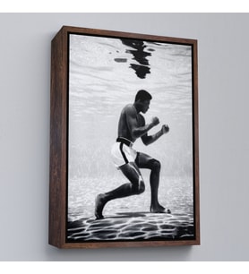 Çerçeveli Su Altında Antreman Yapan Boksor Muhammet Ali Duvar Tablosu (Kahverengi)