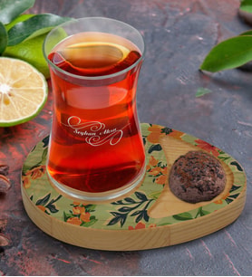 BK Gift Kişiye Özel Çiçekler Tasarımlı Doğal Ahşap Tabaklı Heybeli Çay Bardağı Sunum Seti Model 5