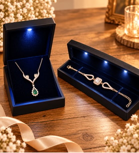 925 Ayar Gümüş Kadın Takı Seti Yeşil Damla Taşlı Rose Kolye ve Gold Baget Bileklik Işıklı Kutulu