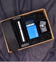 Kişiye Özel Siyah Zippo Model Çakmak (Benzinsiz)& Mavi Renkli Metal Sigara Kutusu& Beyaz Roller Kalem& Siyah Kravat Hediye Seti