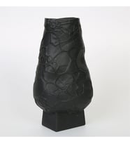 Vitale Siyah Dalgalı Vazo 24*22*31 Cm AK.JM00021