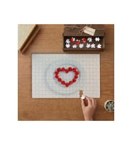 Kalp Şeklinde Dizilmiş Çilekler Tasarımı 240 parça Ahşap Puzzle Ahşap Kutuda MP00198