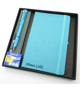 Signator® Codex  N305 Kişiye Özel Defterli Set - İsme Özel Açık Mavi Dolma Kalem + İsme Özel Turkuaz Defter + Yedek Kartuş İsme Özel Kutusunda Hediyelik Set (Karışık)