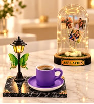 Sokak Lambalı Mor Kahve Fincanı ve Kişiye Özel 3 Fotoğraflı Yazılı LED Fanus