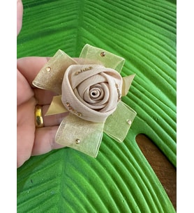 7X5 CM KABARTMA ÇİÇEKLİ TASARIM BROŞ YAKA İĞNESİ