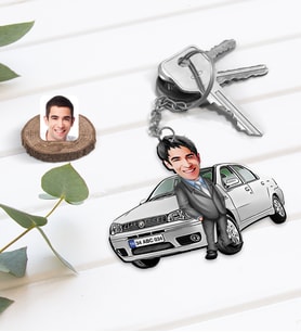 BK Gift Kişiye Özel Erkek Fiat Albea Figürlü Plakalı Ahşap Karikatür Anahtarlık-2