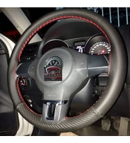 DİKİŞLİ DİREKSİYON KILIFI KARBON / NOKTA DERİ  2 PARÇA KIRMIZI DİKİŞLİ VW POLO BU DİREKSİYON İÇİN