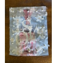 26X20 CM İNCİ BONCUKLU TÜL ÇİÇEKLİ KABARTMA APLİKE ARMA YAMA DİKİŞ HOBİ