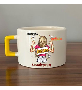 Asosyal Değilim İnsan Sevmiyorum Baskılı Sarı Kulplu C Fincan