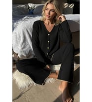 Premium Kadın Fitilli Pijama Takımı – Siyah Gold Biye Detaylı, Yumuşak Dokulu Ev Şıklığı