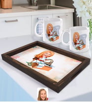 BK Gift Kişiye Özel Kadın Patron Karikatürlü Doğal Ahşap Tepsi ve 2’li Kupa Bardak Seti-6