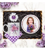 Motto Gift Kişiye Özel Kupa & Mor Papatya Mum & Bardak Altlığı & Karikatür Biblolu Hediye Kutusu 113250