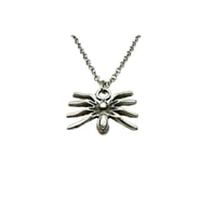 Gotik (Gothic) Örümcek Figürlü Unisex Kolye – Güç, Gizem ve Karanlık Zarafetin Simgesi