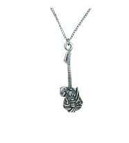 Gitar ve Kuru Kafa Temalı Metal Rock Kolye – Unisex - 60 cm Zincir (Gümüş)