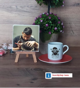 Erkek Kuaförü Fotoğraflı Dekoratif Taş, Ahşap Altlıklı Türk Kahvesi Fincanı Hediye (Model 8)