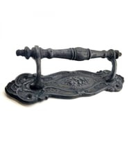 Antika Tarz Dekoratif Pirinç Çiçekli Yan Çekme Kapı Kolu - 240x62 Mm, Oksit