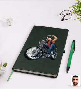 BK Gift Kişiye Özel Erkek Motorcu Karikatürlü Yeşil Termo Deri Defter Kalem Seti Model 5