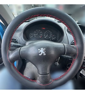 DİKİŞLİ DİREKSİYON KILIFI İTHAL DAMARLI SİYAH DERİ KIRMIZI DİKİŞLİ PEUGEOT İÇİN