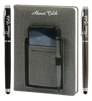İsme Özel Kanguru Cepli Defter Füme + İsme Özel Metal Roller Kalem  15x21, 224sf. Çizgili 70gr. Termo Deri  İsme Özel Defter  MT-411