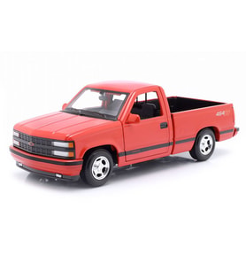 Maisto 1993 Chevrolet 454 SS Pick-Up Model Araba 1/24 - Kırmızı