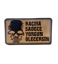 Kaçma Sadece Yorgun Öleceksin Kuru Kafa  Deri PEÇ - Arma - Askeri Patch (Krem)