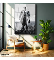 Siyah Renk Metal Çerçeveli Tamperli Cam Tablo Atatürk Kasketli Tarla Pozu Atatürk Tablosu Duvar Dekoru