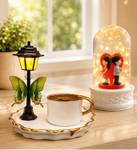 Sokak Lambalı Premium Kahve Fincanı ve LED Işıklı Fanus(sırt sırta aşıklar) Seti