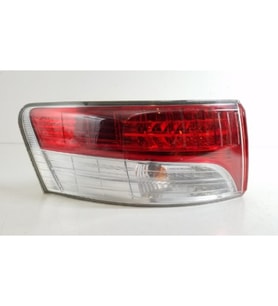 Toyota Avensis 2009-2011 Sol Dış Stop 81561-05270